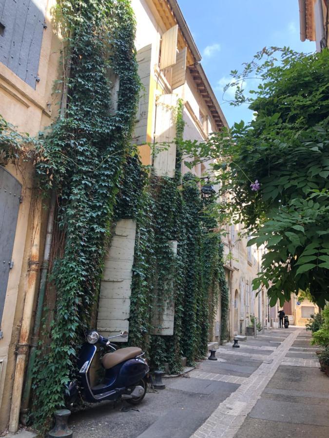 Studio de Charme à la Roquette Arles Esterno foto