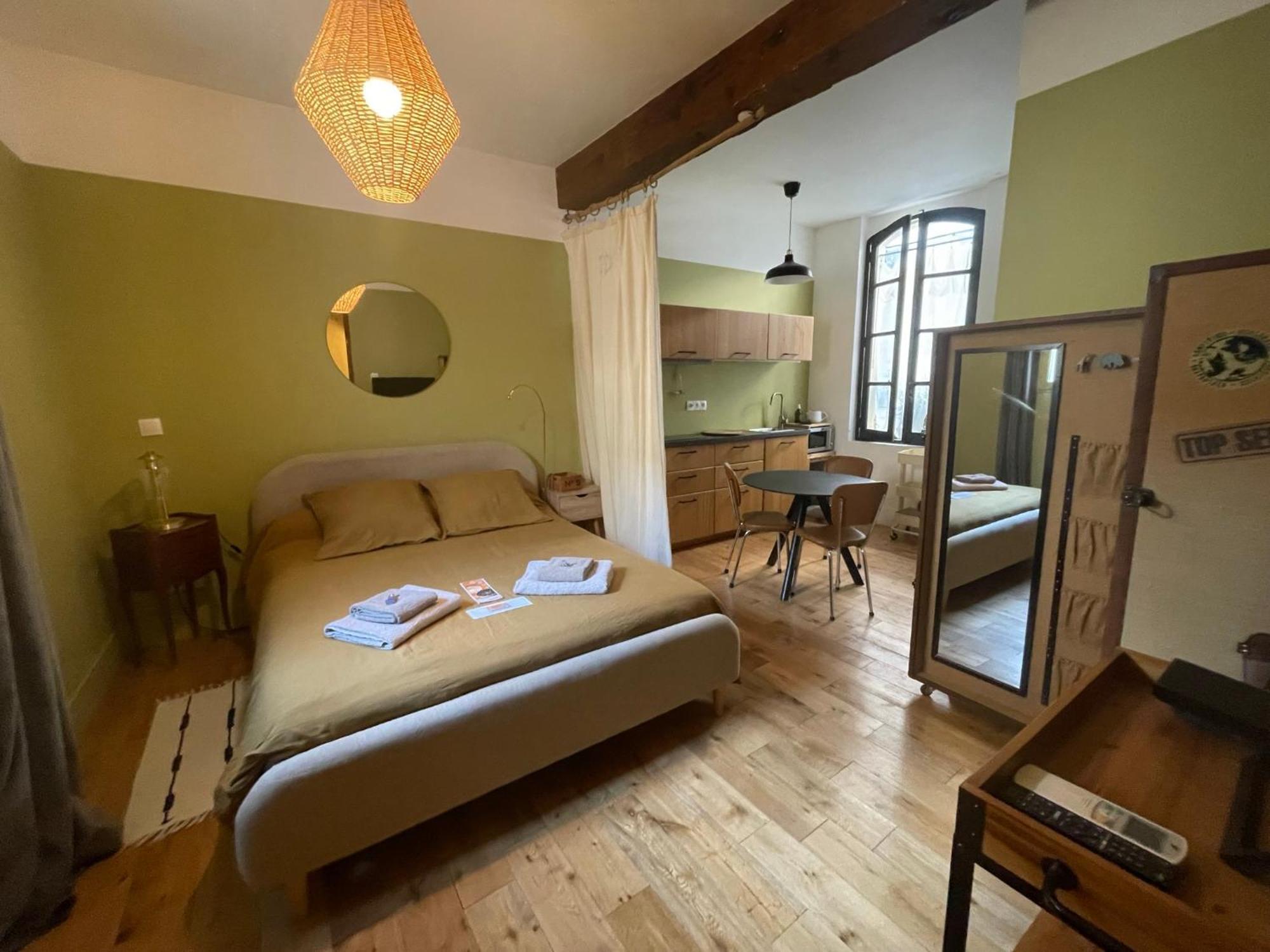 Studio de Charme à la Roquette Arles Esterno foto