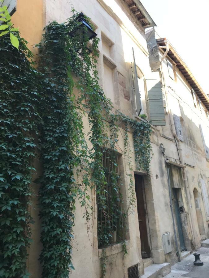 Studio de Charme à la Roquette Arles Esterno foto