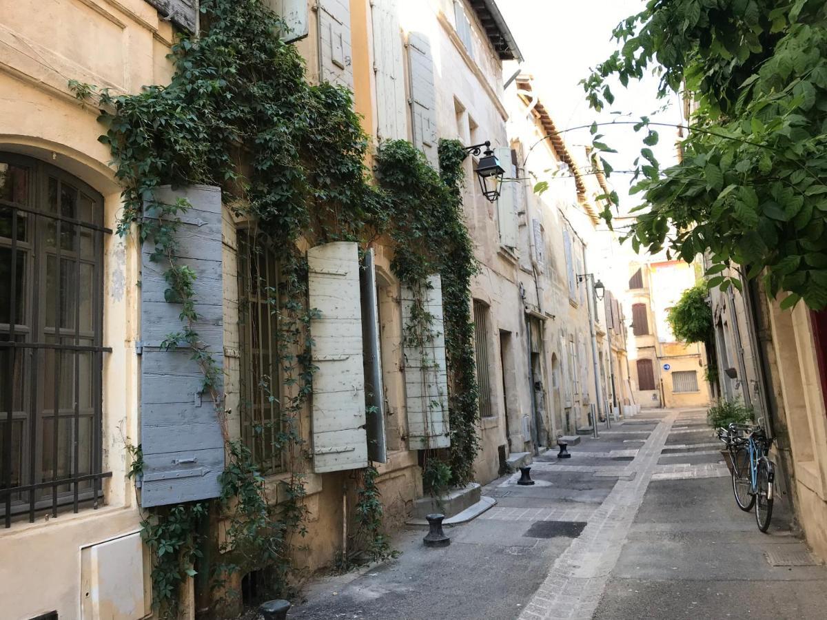 Studio de Charme à la Roquette Arles Esterno foto