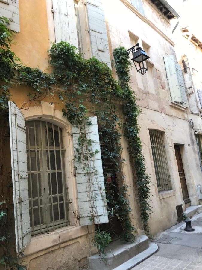 Studio de Charme à la Roquette Arles Esterno foto